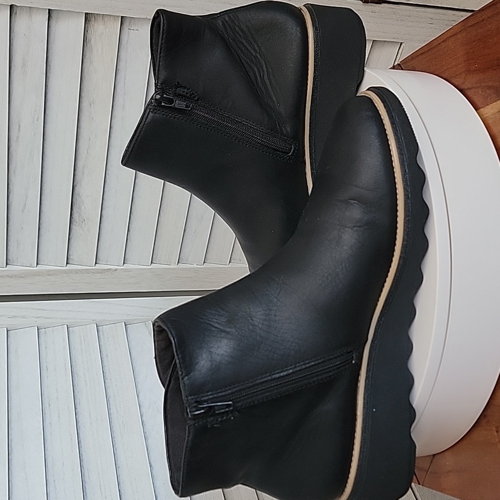 Clarks Sharon Spring Black Leather Wedge Ankle Booties Comfort Zip Shoes 10M